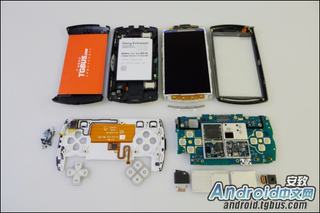 Illustration for article titled The PlayStation Phone, Torn Apart